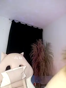 lovely kitt online show from October 7, 2025, 12:08 am