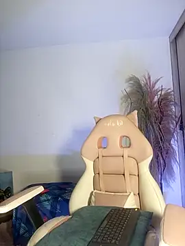 lovely kitt online show from December 3, 2025, 12:40 am