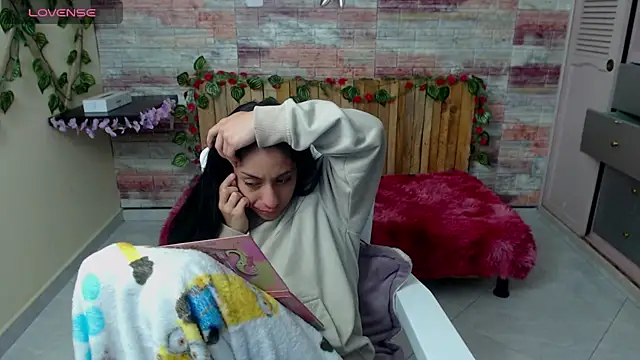 Snapshot of Lucy_joi chatting on December 14, 2024, 5:40 am Lucy joi online show from December 14, 2024, 5:40 am