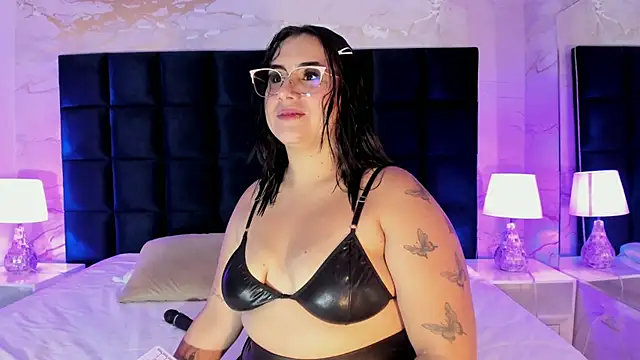 sabrinamilani online show from September 30, 2025, 3:55 am