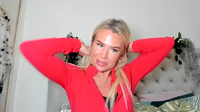 Alexia-Lee online show from October 1, 2025, 8:04 pm