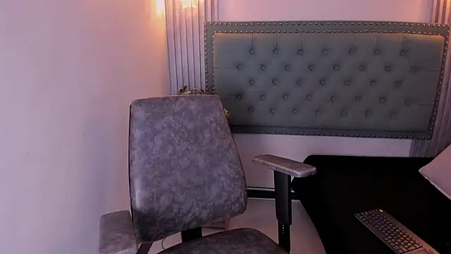 Snapshot of Celeste_Mcs_ chatting on November 12, 2025, 3:51 am Celeste Mcs online show from November 12, 2025, 3:51 am