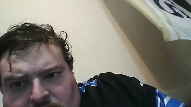 Snapshot of YelpedAverting chatting on September 22, 2025, 11:07 pm YelpedAverting online show from September 22, 2025, 11:07 pm