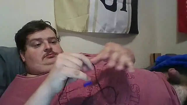 Snapshot of YelpedAverting chatting on September 24, 2025, 12:47 am YelpedAverting online show from September 24, 2025, 12:47 am