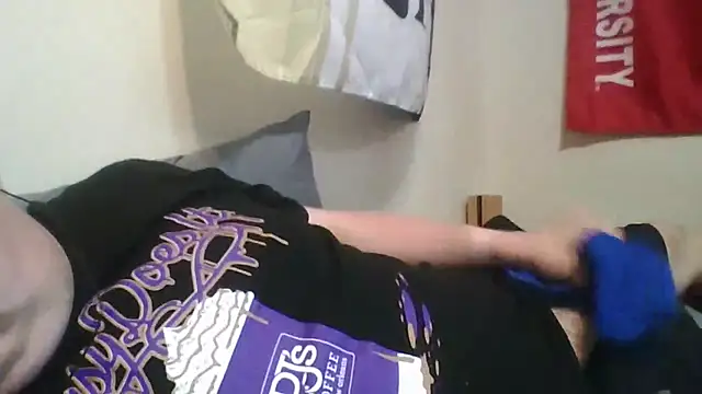 Snapshot of YelpedAverting chatting on October 16, 2025, 7:37 pm YelpedAverting online show from October 16, 2025, 7:37 pm