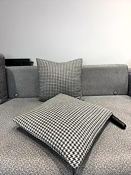 SaraSchener online show from September 23, 2025, 10:35 pm