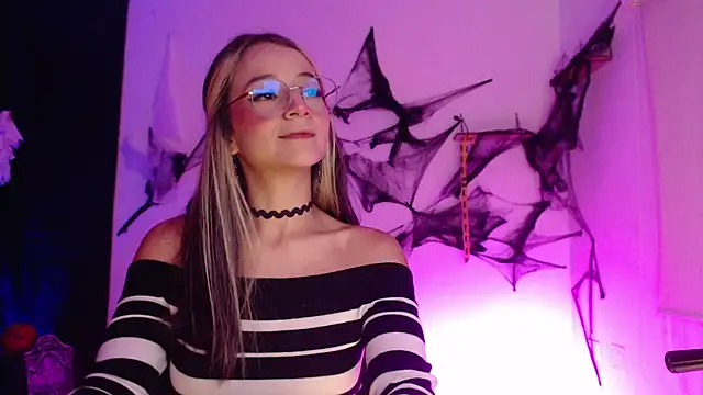 penny sweett  online show from October 30, 2025, 11:38 pm