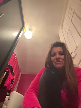 Snapshot of Lwhite1 chatting on January 25, 2025, 12:27 am Lwhite1 online show from January 25, 2025, 12:27 am