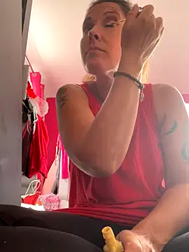 Snapshot of Lwhite1 chatting on September 8, 2025, 4:06 pm Lwhite1 online show from September 8, 2025, 4:06 pm