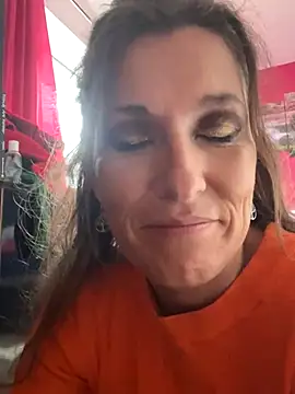 Snapshot of Lwhite1 chatting on October 8, 2025, 3:42 pm Lwhite1 online show from October 8, 2025, 3:42 pm