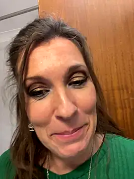 Snapshot of Lwhite1 chatting on October 11, 2025, 9:02 pm Lwhite1 online show from October 11, 2025, 9:02 pm