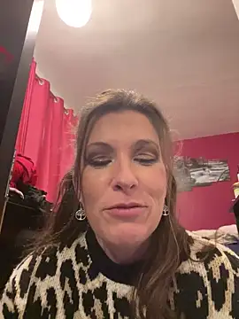 Snapshot of Lwhite1 chatting on October 16, 2025, 10:33 pm Lwhite1 online show from October 16, 2025, 10:33 pm