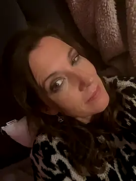 Snapshot of Lwhite1 chatting on October 21, 2025, 11:49 pm Lwhite1 online show from October 21, 2025, 11:49 pm