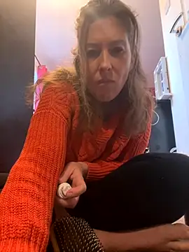 Snapshot of Lwhite1 chatting on October 28, 2025, 4:31 pm Lwhite1 online show from October 28, 2025, 4:31 pm