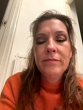 Snapshot of Lwhite1 chatting on November 4, 2025, 5:01 pm Lwhite1 online show from November 4, 2025, 5:01 pm