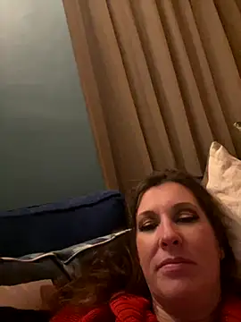 Snapshot of Lwhite1 chatting on November 6, 2025, 12:33 am Lwhite1 online show from November 6, 2025, 12:33 am