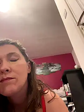 Snapshot of Lwhite1 chatting on November 14, 2025, 4:17 pm Lwhite1 online show from November 14, 2025, 4:17 pm