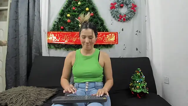 merlinaadams  online show from December 16, 2024, 1:31 am