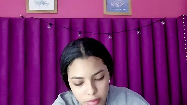 littleebonny online show from December 22, 2025, 12:35 pm