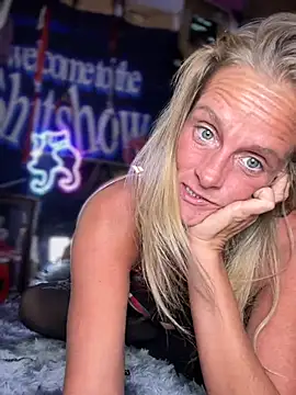 vixendoll87 online show from December 23, 2024, 5:17 am