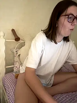 BeatriceTender online show from November 23, 2025, 8:08 pm