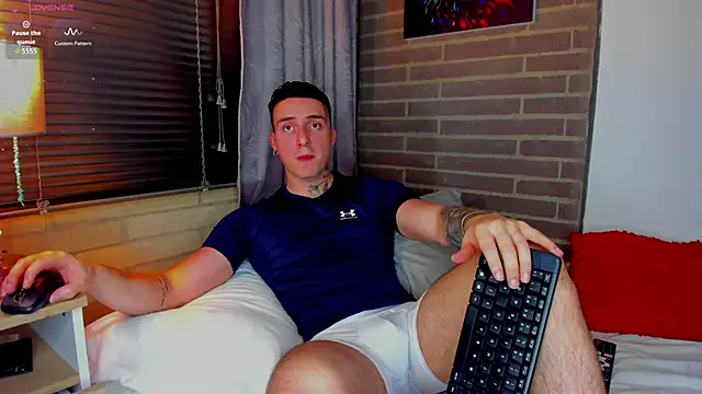 liam oficial02 online show from May 19, 2026, 3:13 am