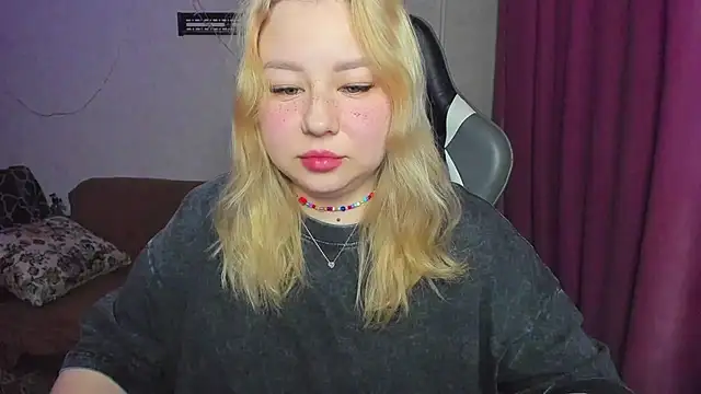 Milafoxxxy online show from November 24, 2025, 6:18 pm