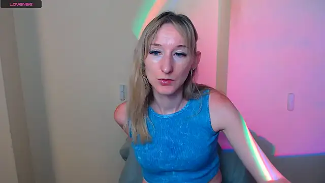 Snapshot of AmandaSell chatting on July 17, 2026, 6:53 am AmandaSell online show from July 17, 2026, 6:53 am