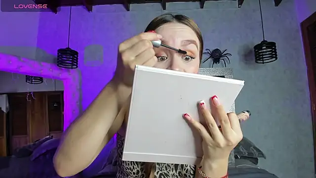 Taiissa  online show from October 30, 2025, 9:15 pm