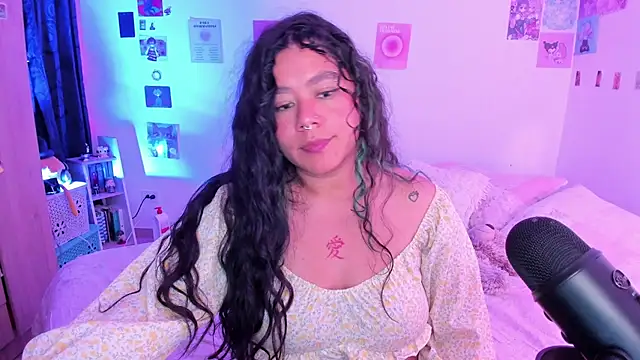 StephaniFox online show from December 22, 2024, 7:33 am