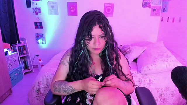 StephaniFox online show from December 23, 2024, 4:33 am