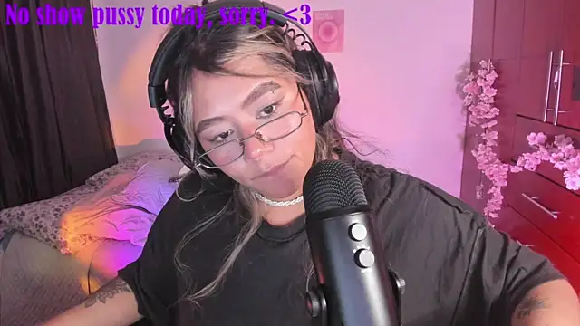 StephaniFox online show from September 19, 2025, 5:53 am