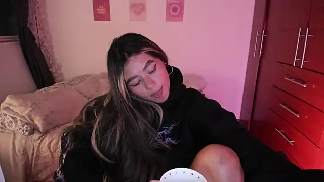 StephaniFox online show from November 9, 2025, 3:27 am