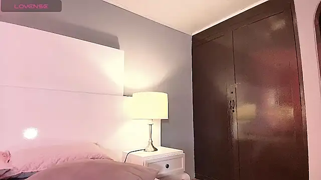 Snapshot of Tamaraakins chatting on October 8, 2025, 12:25 pm Tamaraakins online show from October 8, 2025, 12:25 pm