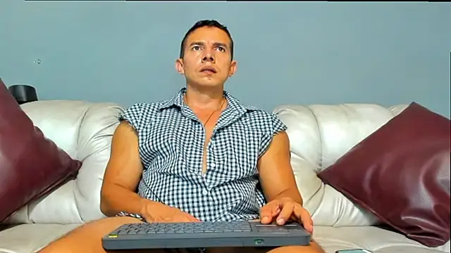 derekk frostt online show from May 24, 2026, 3:44 am