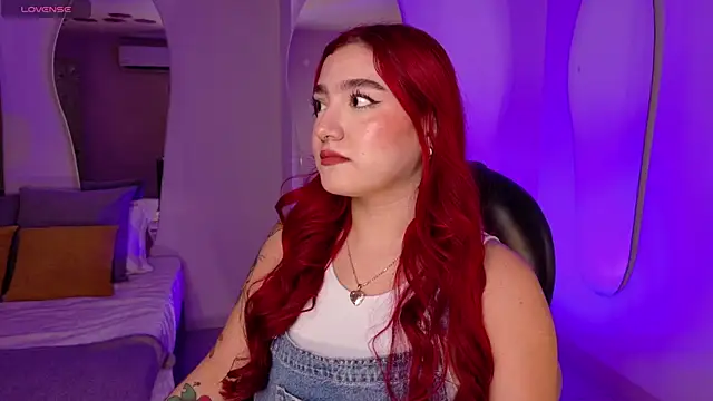 ViolettCastel online show from November 28, 2025, 7:27 pm