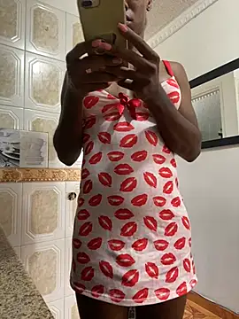 Snapshot of sweetsarabig22cm chatting on January 5, 2025, 4:59 pm sweetsarabig22cm online show from January 5, 2025, 4:59 pm