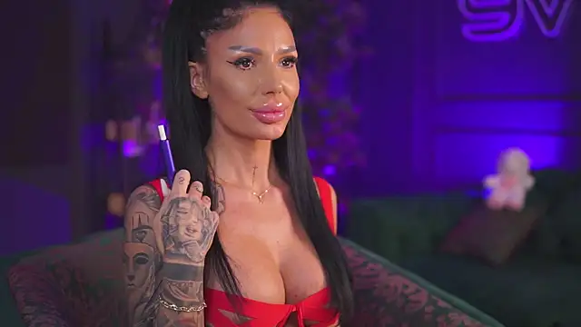 Snapshot of RaquelleVon chatting on December 21, 2024, 12:53 am RaquelleVon online show from December 21, 2024, 12:53 am