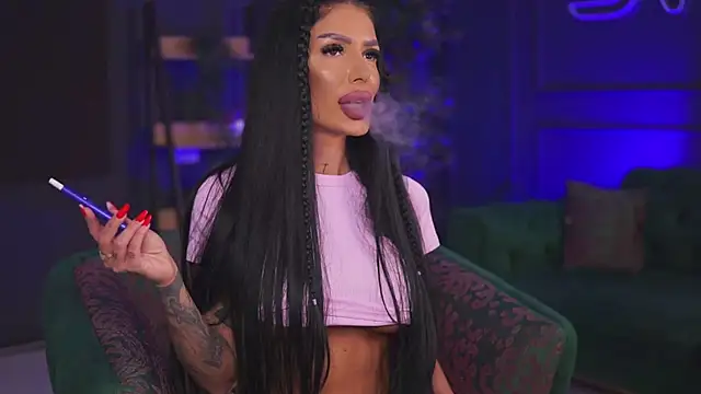 Snapshot of RaquelleVon chatting on January 10, 2025, 7:11 pm RaquelleVon online show from January 10, 2025, 7:11 pm