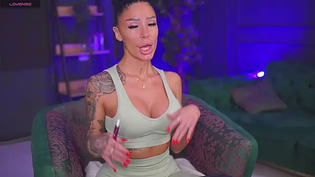 Snapshot of RaquelleVon chatting on January 27, 2025, 5:48 pm RaquelleVon online show from January 27, 2025, 5:48 pm