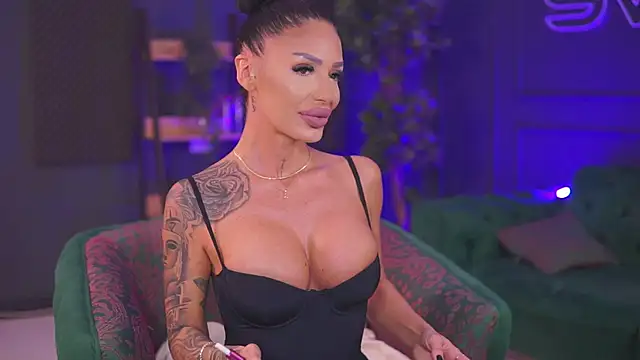 Snapshot of RaquelleVon chatting on January 30, 2025, 6:54 pm RaquelleVon online show from January 30, 2025, 6:54 pm