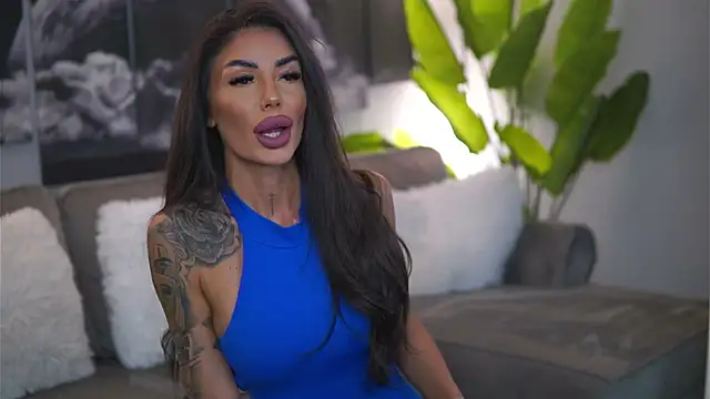 Snapshot of RaquelleVon chatting on September 12, 2025, 7:19 am RaquelleVon online show from September 12, 2025, 7:19 am