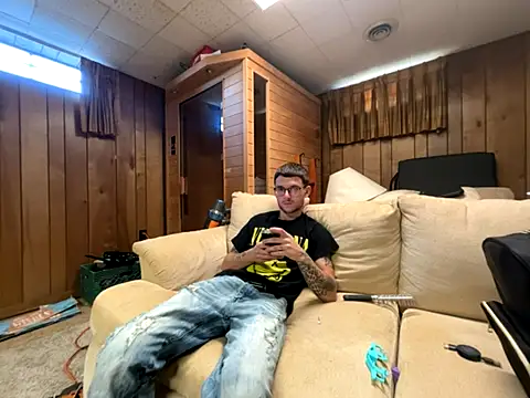 Snapshot of hungkubenski chatting on October 21, 2025, 8:20 pm hungkubenski online show from October 21, 2025, 8:20 pm