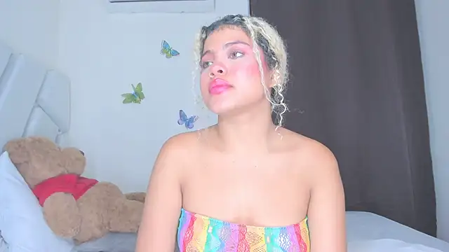 sofiacastillo01 online show from April 7, 2026, 6:14 am