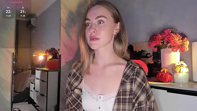 Snapshot of LoveGameSexx chatting on October 15, 2025, 5:57 pm LoveGameSexx online show from October 15, 2025, 5:57 pm