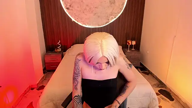 VictoriaRosse  online show from April 14, 2026, 11:33 pm