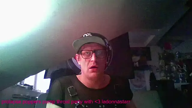 Snapshot of Bigthroaterboy chatting on December 2, 2024, 7:03 am Bigthroaterboy online show from December 2, 2024, 7:03 am