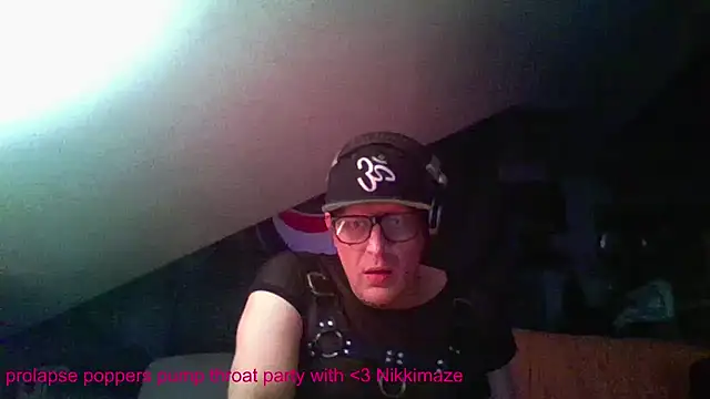 Snapshot of Bigthroaterboy chatting on December 5, 2024, 12:19 am Bigthroaterboy online show from December 5, 2024, 12:19 am