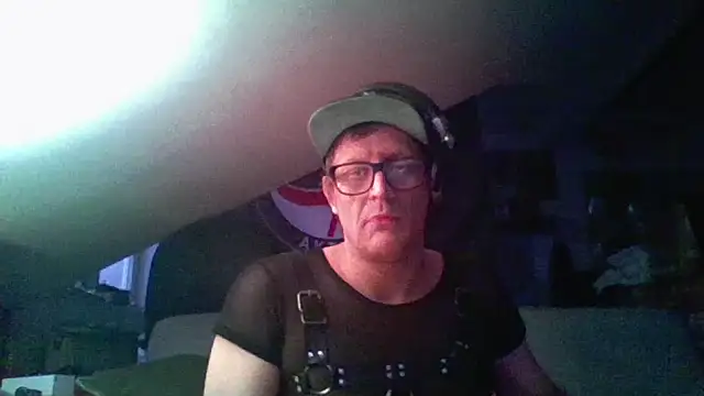 Snapshot of Bigthroaterboy chatting on December 6, 2024, 7:21 am Bigthroaterboy online show from December 6, 2024, 7:21 am