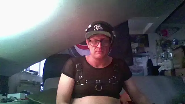 Snapshot of Bigthroaterboy chatting on December 6, 2024, 1:33 pm Bigthroaterboy online show from December 6, 2024, 1:33 pm